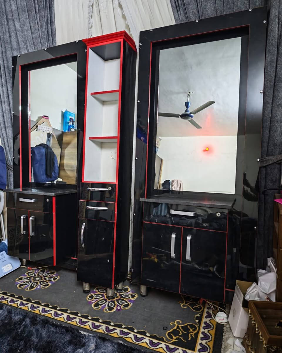 ميز حلاقه كلش نضيف العنوان بغداد البلديات السعر 350 وبيه مجال ***********
