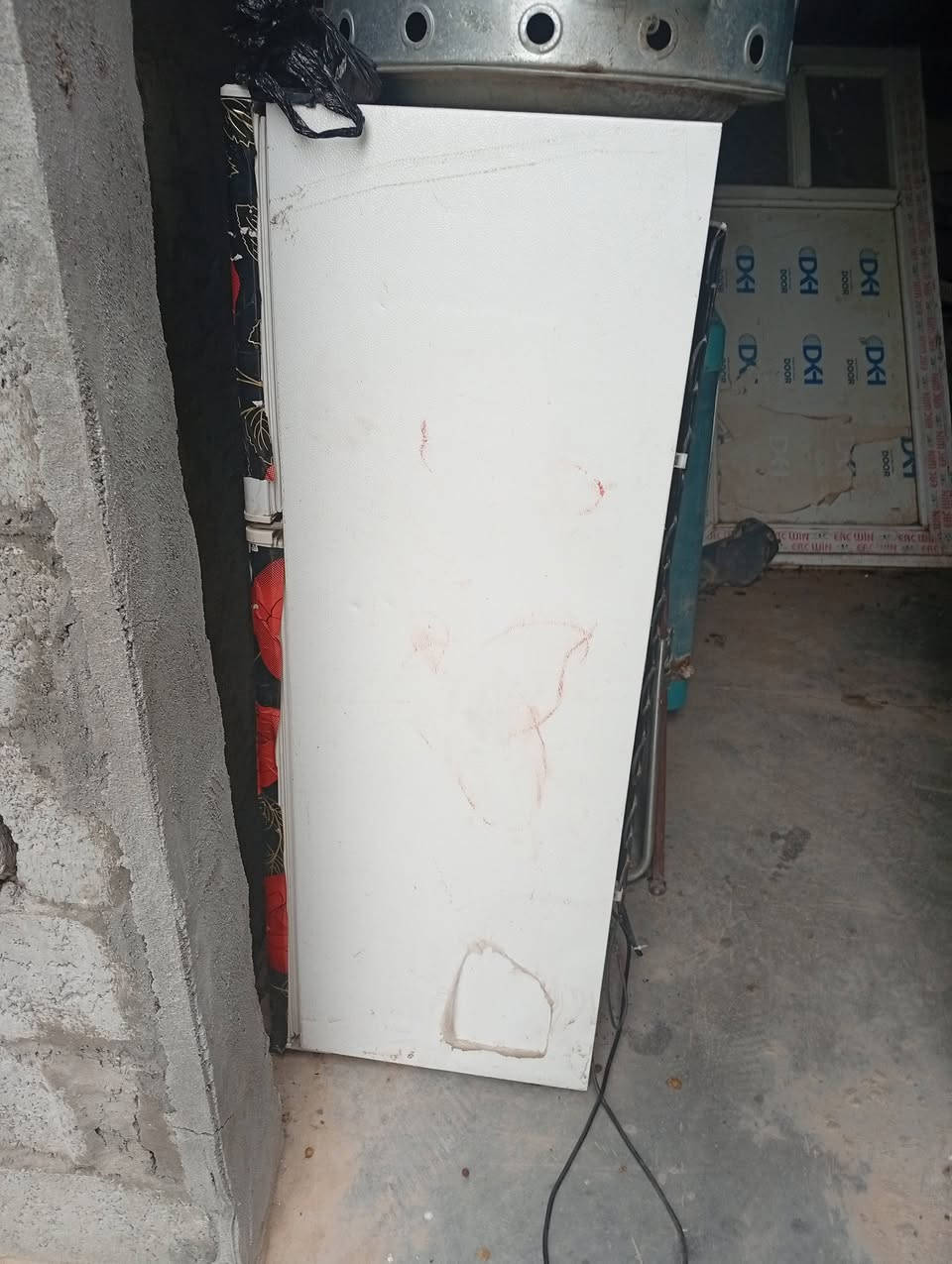 ثلاجه نضيفه العنوان بغداد تاجي ذيب صاري
***********
