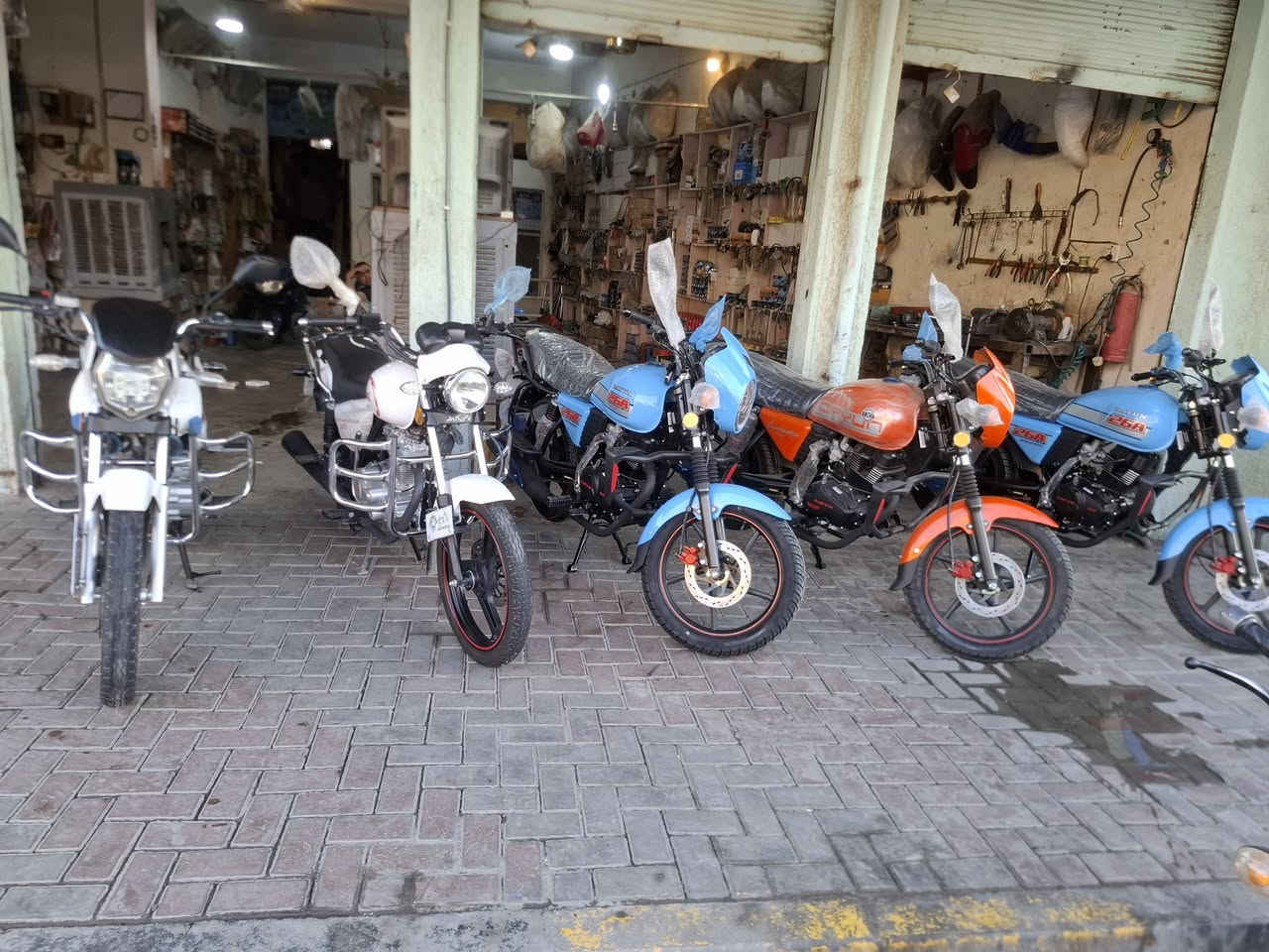 بسم الله ماشاء الله يتوفر دراجه نوع ساو ناصي موديل ٢٠٢٥ جديده كلش دراجه مستعمله اقل من شهر مكفوله كفاله عامه كلهه على البلاد سوج ريمون اوراق كامله للستفسار الاتصال على الرقم ***********
