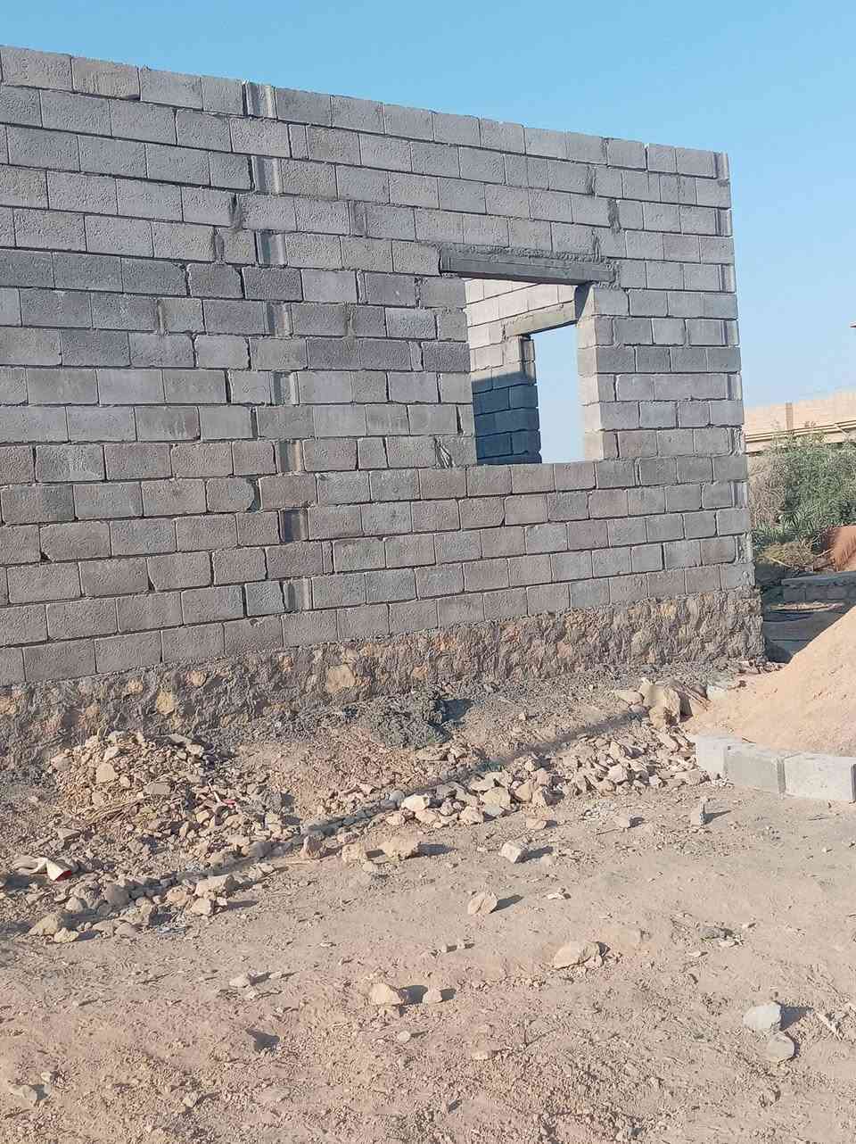 بنه متفرغ للعمل بناء بلوك بيوت سياجات شعندك اشتغل ***********
