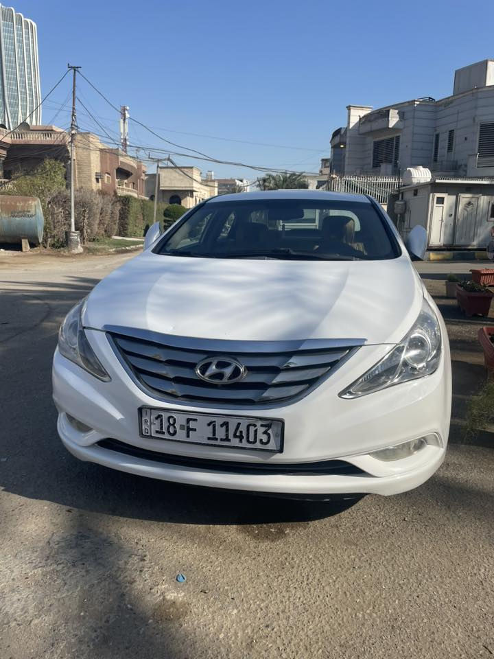 السلام عليكم 
سوناتا 2011 خليجي الشركة العامة ماشية حقيقي 165 الف تحكم جهتين سماعات انفنتي  بيها صبغ قطعتين جاملغ وباب السائق اثر دحجة بسيط وصبغتهم على ايدي درجة اولى وعندي صورها قبل الصبغ محرك وكير بحالة جيدة منظومة تبريد كلها جديدة ويل بلادي وتخم اطار جديد والباتري هم جديد صدر جديد اذاين محرك جدد ادامة كاملة بلكات تخم اصلي ع رقم الشاصي ادامة منظومة البانزين تراي بشرط وين متريد كهربائيات كلها شغال سيارة مال جني اي نقص مابيها مكانها بغداد الكرخ 
السعر (113 )بي مجال جداً بسيط 
*********** 
واتساب ***********
