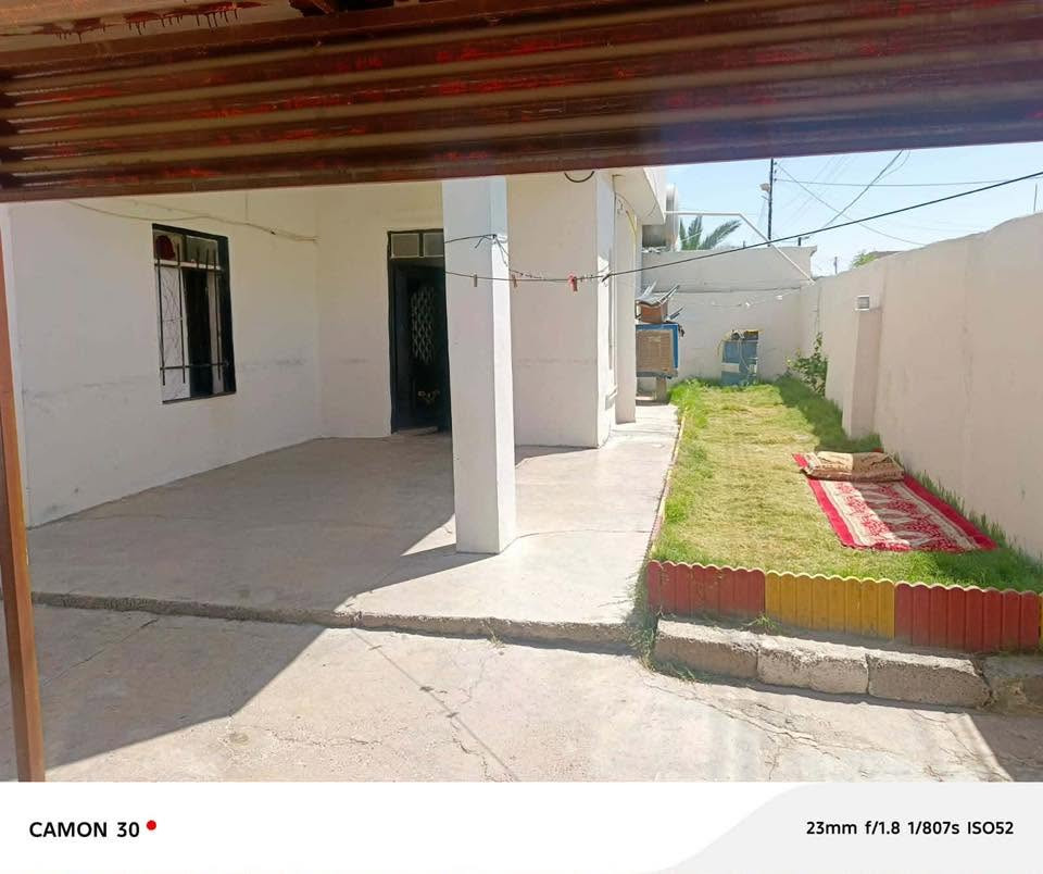 � دار سند للبيع لدى مكتب سلسبيل

📍 الموقع: بعاجة موقع مقابل مدرسة، قريب من السايدين والكورنيش.

📐 المساحة: 320 م² سند رسمي 
 
✅ استقبال واسع 7 × 4 م
✅ 3 غرف نوم
✅ هول
✅ ربعه
✅ مجمع صحيات داخلي وخارجي
✅ خدمات متكاملة (ماء وكهرباء)

⭐ موقع هادئ ومناسب للسكن العائلي، قريب من المدارس والخدمات الرئيسية.

💰 السعر: 60 مليون دينار قابل للتفاوض للجادين.

للاستفسار والمشاهدة يرجى التواصل ***********
