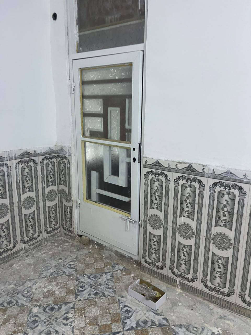 بسم الله الرحمن الرحيم للبيع بيت 100 طابو صرف على المبادرة  تسديد سنوي حي القادسية مقابل كاتب عدل الحر القديم  مقابل مدارس العتبة شارع 30متر موقع مميز غرفة وصالة ومطبخ وحمام داخلي وخارجي الاتصال على الرقم ،
***********

