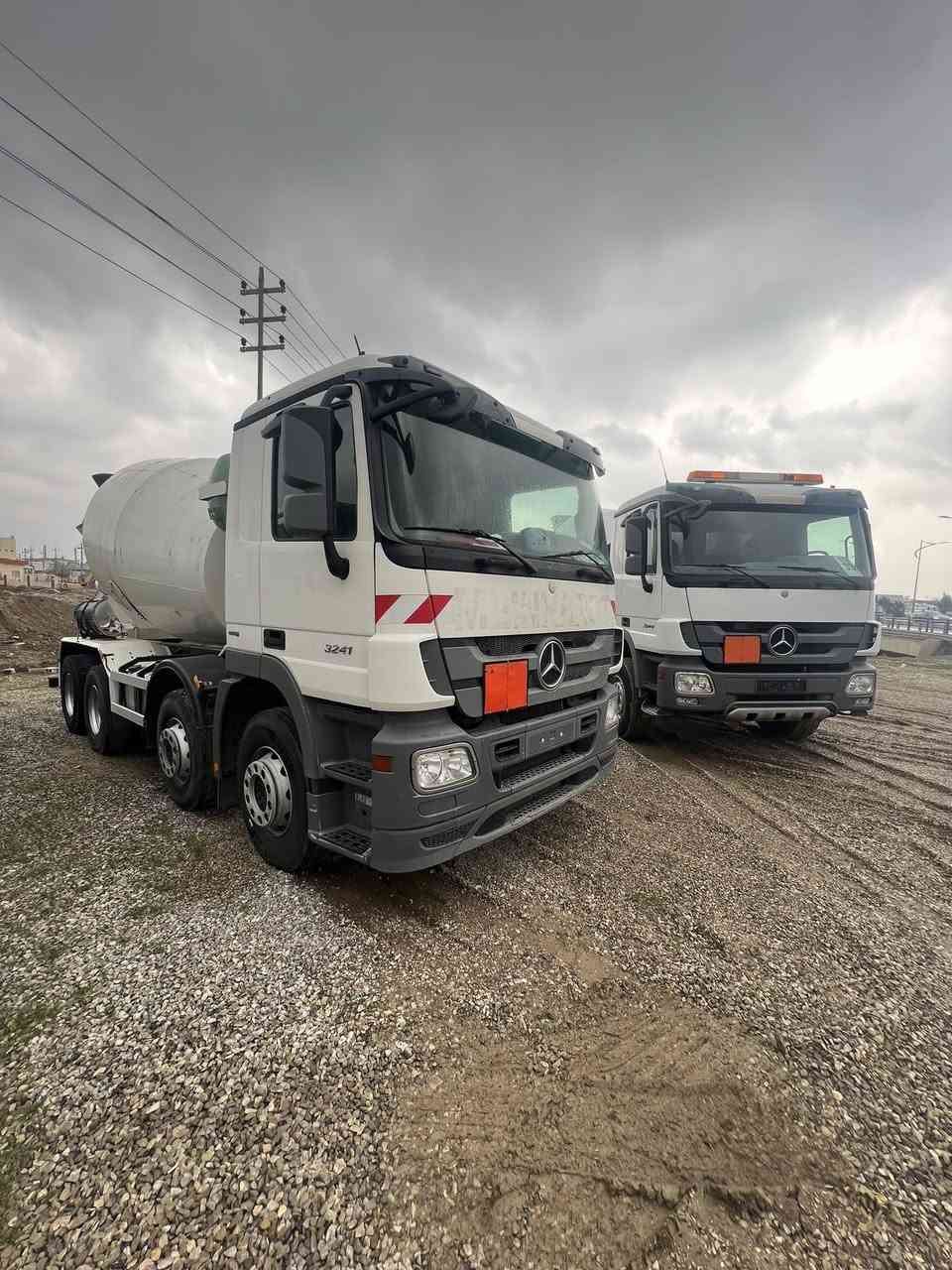 للبيع
مكان السليمانية 
موديل ٢٠١٢
٢٠١٣
عشرة متر 
***********
***********
