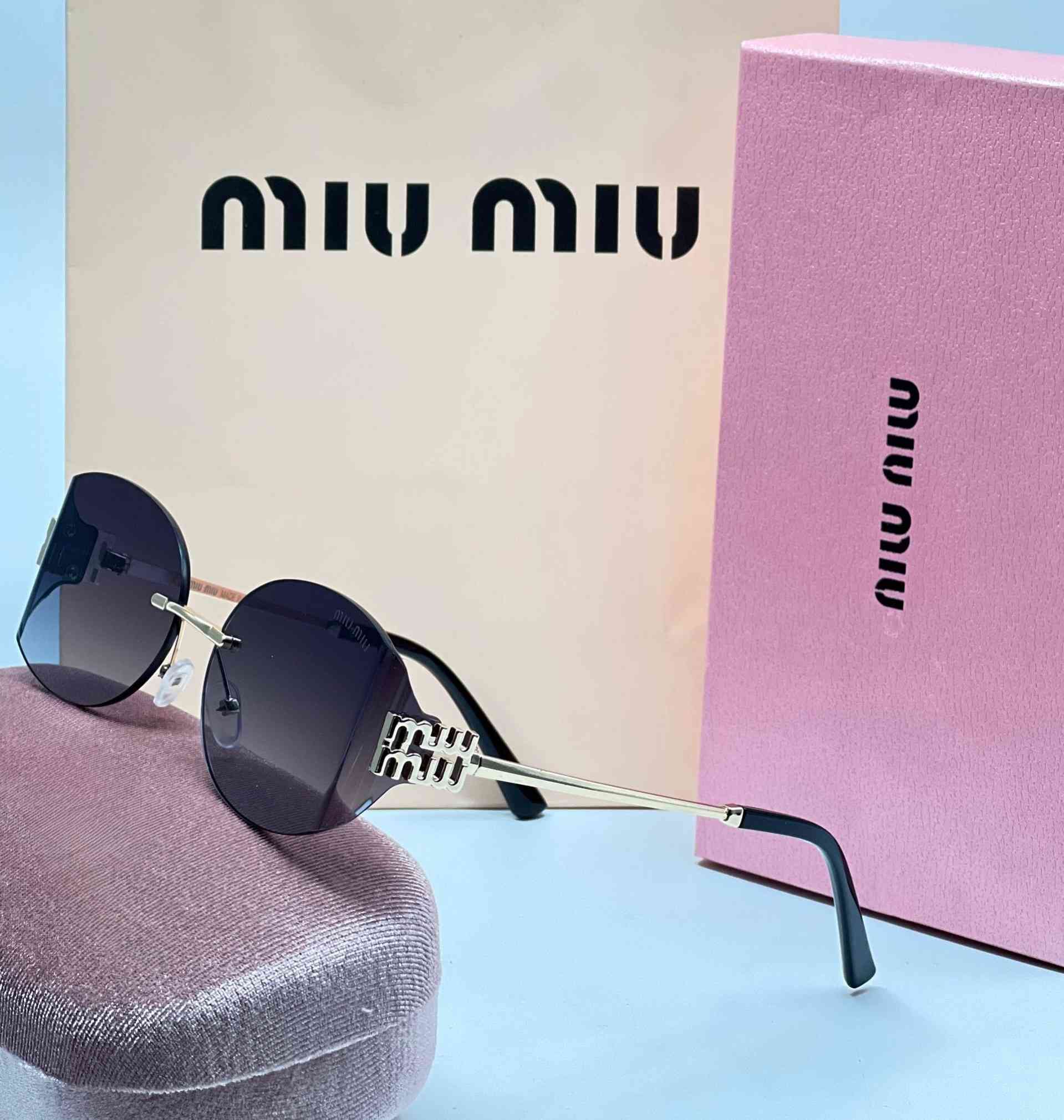 دكةّ الساعچـي 🕶️⌚️
.
Miu Miu، الدار الإيطالية التي حولت النظارة من أداة إلى بيان أزياء. كل إطار يحمل روح الفتاة الجريئة التي تعرف ما تريد — بدون إطار يحدها، وبدون لوغو يصرخ، لأن الأصل يُعرف من بعيد.
.
📦 كل قطعة تجيك مع:
◽️ علبة Miu Miu الوردية الأيقونية
◽️ كيس مخمل مع بطاقة اللوغو
◽️ كيس التسوق الكريمي
.
متوفر الان لدى الساعچي 🕶️
للحجز والاستفسار دايركت او على الواتساب 📲
توصيل لجميع المحافظات 🚚
#العراق #reels #trending #viral #luxury.   دكّة الساعچي


**إذا كنت صاحب هذا الإعلان وتريد حذفه لأي سبب، رجاءا أرسل رسالة إلى الدعم الفني**