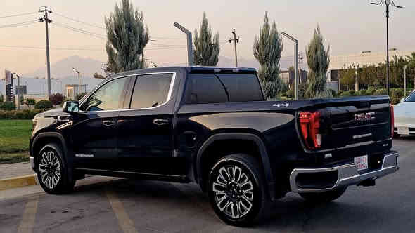 مۆدێل ٢٠٢٣
***********
مواسەفات،SLE فول 
محرک ٤ سلندر ٢٧٠٠ توربۆ 
طابينها بكلين تايتل، باب ورا سايق صبغ بمب امريكا و بودي ورا سكن همينه
سعر  ٣٣٥ $
مجال بسیط
