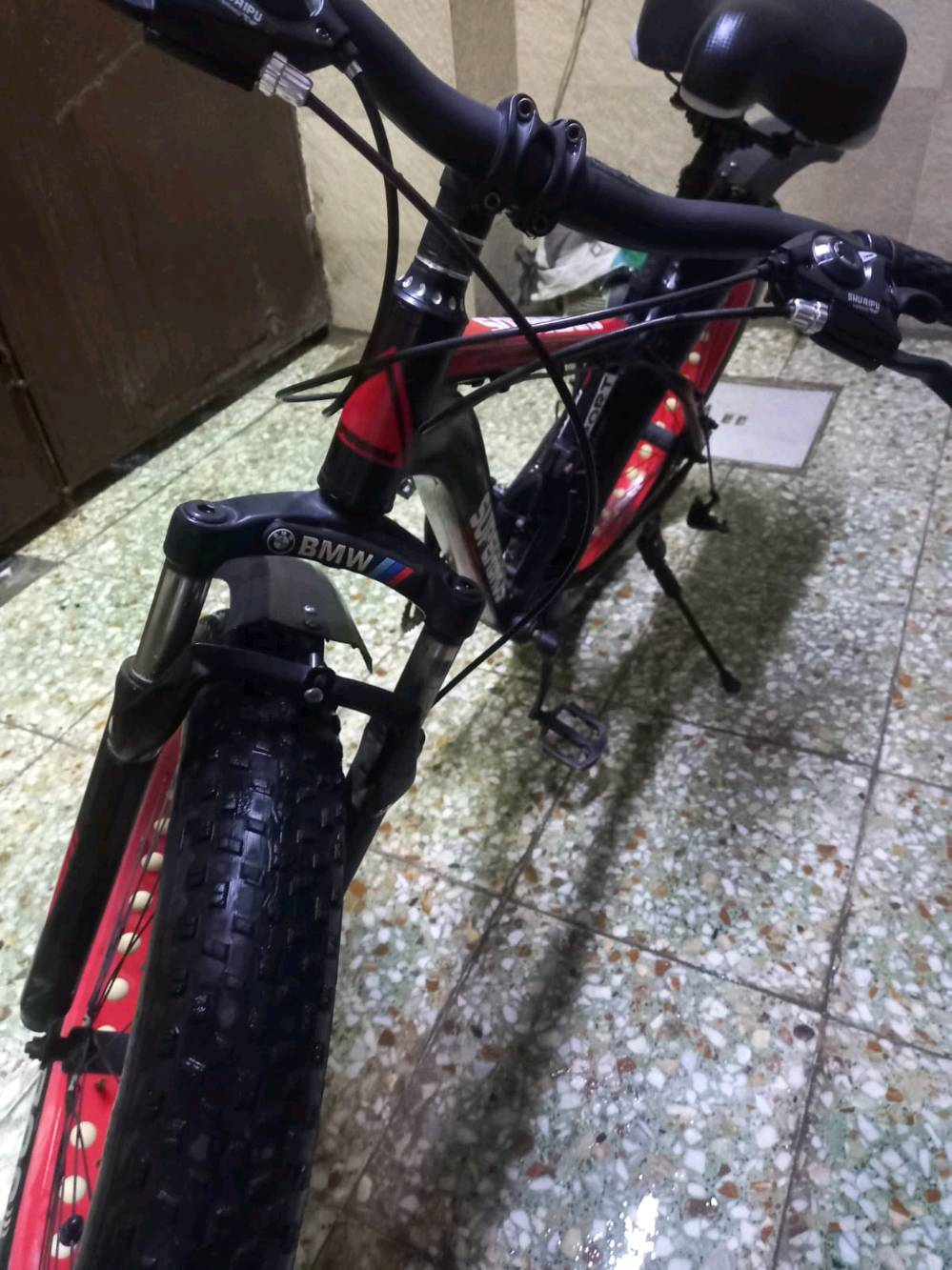 دراجة هوائية رائعة من نوع SUPERBROS، مثالية للاستعمال على الطرقات الغير ممهدة بفضل الإطارات العريضة. مناسبة للمتعة والرياضة بتصميم أنيق يجمع بين الأحمر والأسود. استخدمت بشكل قليل وفي حالة جيدة جدًا.

تقبل التفاوض بالسعر.