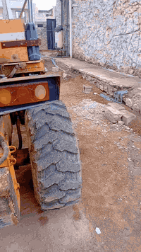 سلام عليكم شفل للبيع حجم 50 كاموتسو سنوية بأسمي رقم بغداد سنوية جديدة شفل جاهز بي محرك كمنز 102 تخم تاير السعر 80 ورقة بي مجال بغداد الدورة
***********
