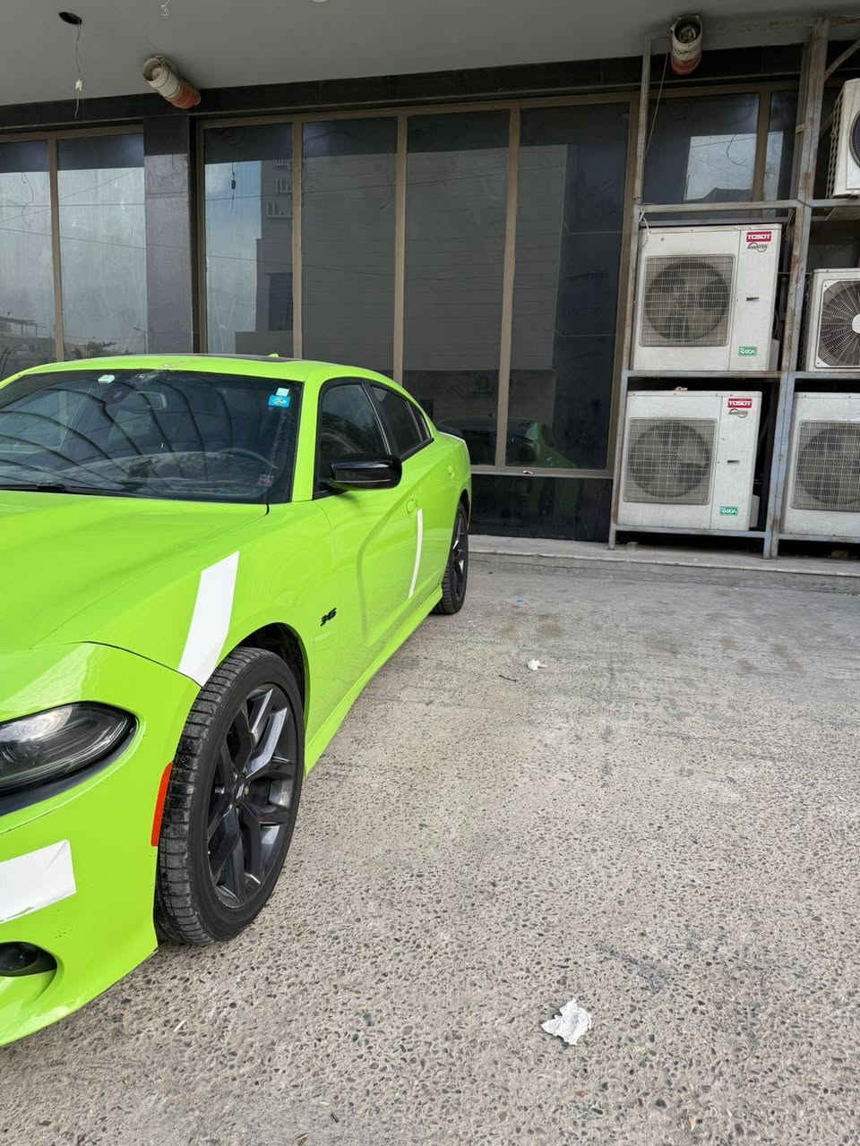 سلام عليكم دوج جارجر مديل ٢٠٢٣ بغداد ترقيم جديد مكينه ٥و٧٠٠ أمريكي حادث بنيد صبغ والجاملغ بارد فول مواصفات لون مميز مراوس بتاهو فقط  أو بيع *********** اتصال
