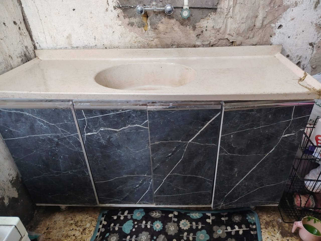 سلام عليكم كاونتر مع سنك للبيع نضيف حيل سعر 400بي مجال عنوان مدينة صدر تواصل
***********
