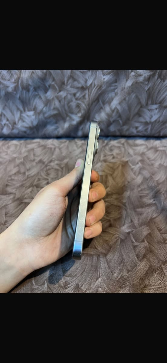 سلام عليكم ايفون ١٥ برو ماكس ٢٥٦بطاريه ٨٦جهاز نضيف جدا مبدل بي شاشه اصليه فقط سعر ٧٢٥ مابي زلغ ***********
