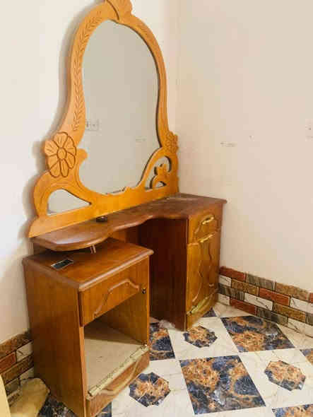 السلام عليكم
غرفه اخشاب مستخدمه للبيع السعر 200
بيها مجال 
***********
