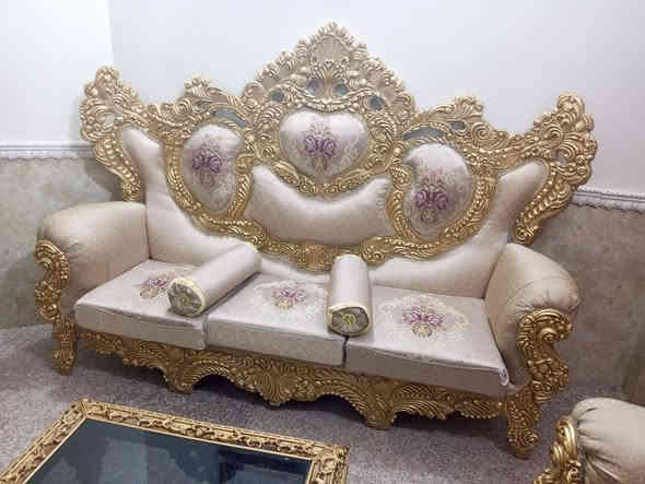 يا الله 
تخم ملكي رئاسي ضخم كلش جديد ونضيف مابي أي ضرر مااخذينه ب 1.350 مامستخدم هواي كلش جديد ويا كوشات وطبلات 6قطع 10 مقاعد السعر800وبيه مجال قليل الموشراي لايكسر بحلال العالم العنوان ناصريه حي اور ***********
