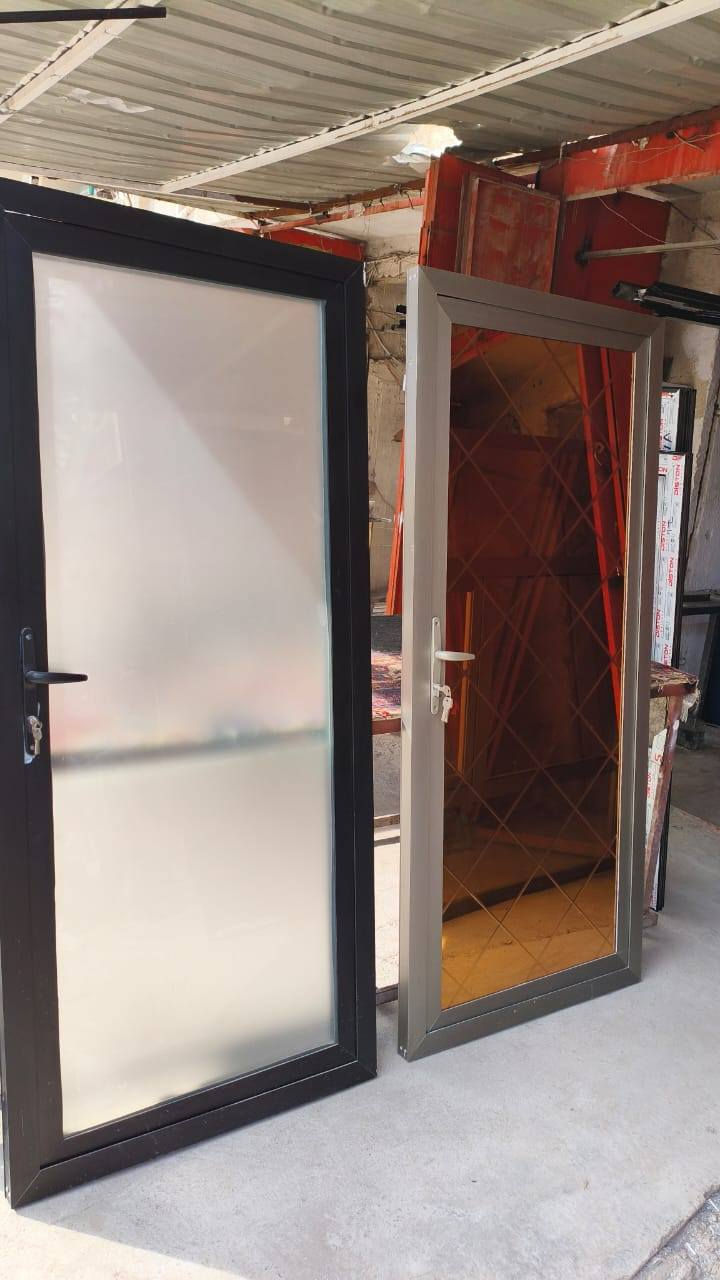 السلام عليكم
3ابواب المنيوم جديد غير مستعمل وشباكين عرض مترونص وارتفاع مترين مكان بغداد كلهن ب800 الف النوعيه تركي وجام 6ملم 
***********
