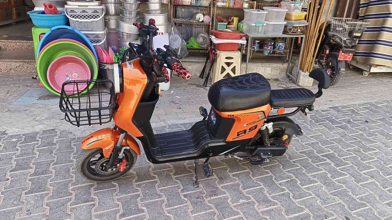بايسكل R9 للبيع مديل 2025
الون. برتقالي صدفي . مطعم بسود

سرعه . 109 حقيقي 80

بطاريات . 5 جداد

كهربايات كلها شغاله + دمادات خارجه 

البايسكل ما صاللا شهرين من طالع من المعرض

السعر .480 او بي مجال
للتواصل . ***********
