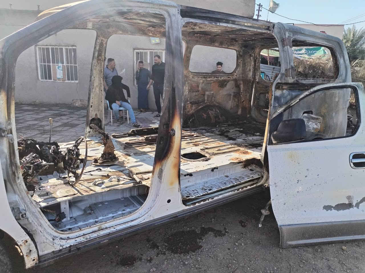 السلام عليكم اخوان ستاركس  
موديل  ٢٠٠٩ضرره محتركه مكينه بانزين سليمه  مكينه جديده وكير جديده
واضراره مثل ماتشوفون بالصور
***********
 رقم دولي ذي قار
السعر ٧٠ وبيه مجال
العنوان الديوانية المهناويه
السياره كير عادي بانزين
