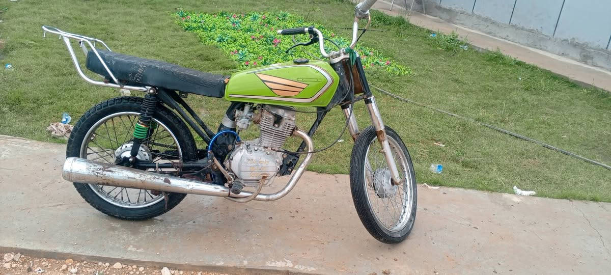 سلام عليكم دراجة اربعة كير موديل عشرين كلك سعر 300 وبيهة مجال حق الكروة فقط


**إذا كنت صاحب هذا الإعلان وتريد حذفه لأي سبب، رجاءا أرسل رسالة إلى الدعم الفني**