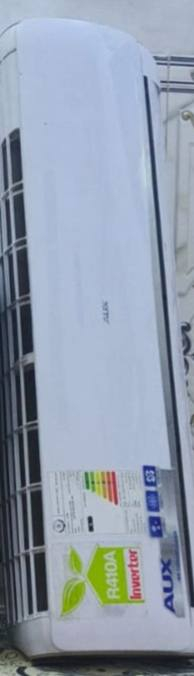 سبلت طنين اوكس انفيتر نظافه مية بالمية بور وكيبل وحمالة يعني جيب وشد وادعيلة سعرة من الاخير 550  +مكيف توسوت مشحون بس كلش نظيف قفلة 275 الشراي رقمي موجود ويتصل 
بغداد مدينه الصدر ***********
