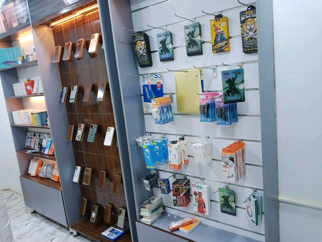 السلام عليكم فاترينات عدد 3 للبيع جدد نضيفات  استخدام شهرين فقط 
المكان بعقوبه كنعان 
