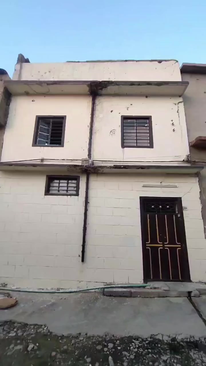 دار سكني للبيع...

المساحة : 177 متر 
الواجهة: 7 أمتار .

الدار طابقين يتكون من :

الطابق الأرضي :
استقبال + غرف نوم عدد 2 + مطبخ + مشتملات + رهرتين.

الطابق الثاني :
غرف نوم عدد 3 + بيتونه .

السند طابو ملك صرف شرط التحويل. 

موقع الدار : موصل - منطقة البورصة مقابل المنتزه 

                  لمزيد من المعلومات والاستفسار 
                       مكتب نبع الحياة للعقار 
           موصل شارع خزرج قرب قاعة الملا خضير 
                          ***********
                          ***********
                          ***********
                          ***********
                          ***********
                          ***********
                  علق بكلمة تم ليصلك كل جديد
