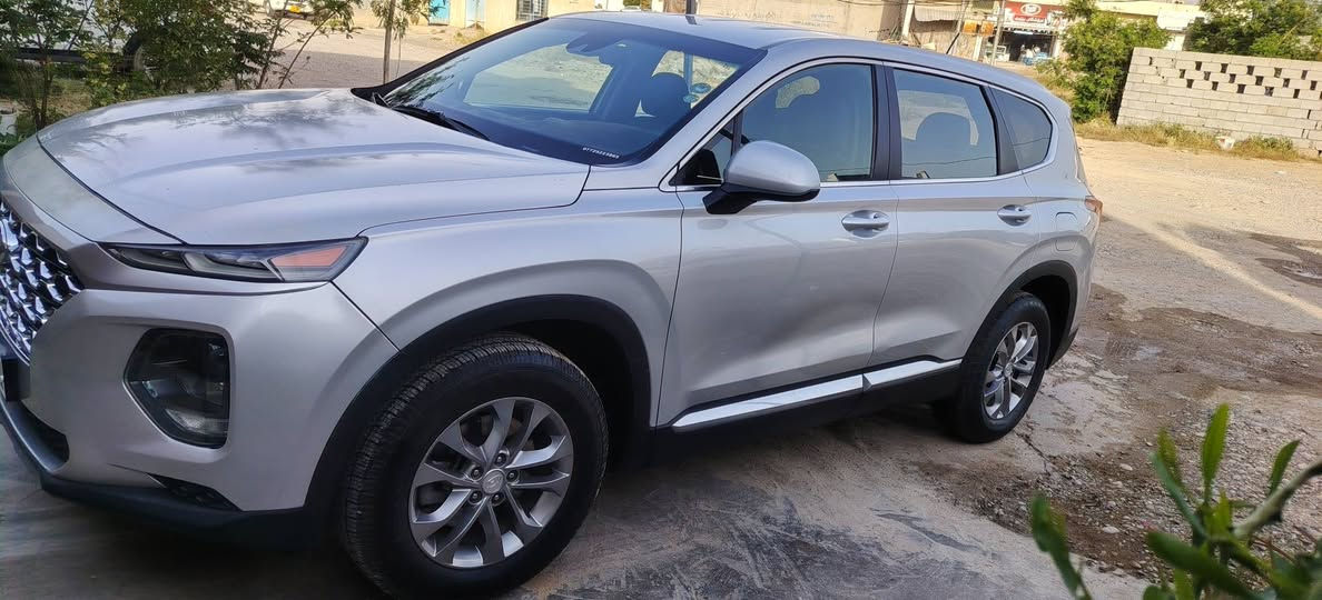 هيونداي سنتافي موديل2019 
لون سلفر وارد امريكى رقم سليمانية  باسمي تحويل وكالة بشرط هزة جديد ارقام مسطرة الماني 
 ماشية  300 ,74 الف ميل   مكينة 2.4 تنفس طبيعي مامفتوح لاصرف ولابخار  بشرط بنزين  عادى بدون دوانص كير 8نمر بشرط حادث بنيدصبغ وشبر بالجاملغ الايمن وشبرين بباب السايق اثر شخط وصور الحادث مرفقة بدون ارباك 

5 راكب
المواصفات 
_ رادارات امامية خلفية 
- هاند بريك بصمة
‏- Auto Hold  أوتو هولد
- خاصية ISOFIX   ايزو فكس قفل الاطفال
- نظام مانع الانزلاق
 - نظام اطفاء المحرك (A) ذاتيا في الازدحامات لتوفير الوقود
- شاشة تدعم Apple Car play و Android وبلوتوث مدمج والأوامر الصوتية
- الشاشة الوسطية حجم كبير ١٢ انج
-  مخارج شحن USB وتشغيل الميديا
- منافذ للطاقة كهرباء 12فولت ومنفذ 110 فولت
-  المرايا الجانبية قابلة للطي 
- حساسات ضغط الاطار
- خط الشارع وكامرة اضافية لتقنية منع الخروج عن المسار
-مانع اصطدام 
- بريك اوتماتيكي عند الاقتراب للاصدام 
 - جام السايق  اوتو 
- ميزة التوقف الذاتي للمركبة منعا للاصطدام عند القيادة او الرجوع
- المركبة تعيد نفسها للمسار الصحيح عند عدم الانتباه
- لايت اوتو والعالي اوتو عندالظلام
بتقنية High Beam الانارة الذكية + LED  نهاري
- بك لايت LED مميز مدعوم بتقنية ضد الضباب 
 _ كاميرا دوارة 3D تفاعلية متعددة 
- سستم صوت سماعات محيطية مع دمام وتويترز
-  نظام القيادة الذاتي الذكي في الشوارع المخططة
- مثبت السرعة Cruise وميزة التباعد عن المركبات وبريك اوتو عند الاقتراب من المركبات الامامية
- قفل الابواب والنوافذ / خاصية عدم العبث للاطفال
- القفل المركزي للابواب 
- الداخل قماش  
- ماسحات امامية حساس / تشغيل تلقائي وسرعة حسب غزارة المطر
- ماسحة خلفية حساس /  تشغيل تلقائي عند المطر

السعر اتصل وتدلل
بيع فقط بدون مراوس***********
السليمانية- كلار كالار, السليمانية
