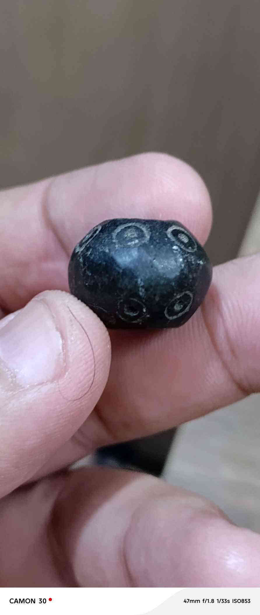 السلام عليكم خمسه احجار للبيع سعر القطعه ٢٥واذا شلع 100 بصرة *********** البصرة
