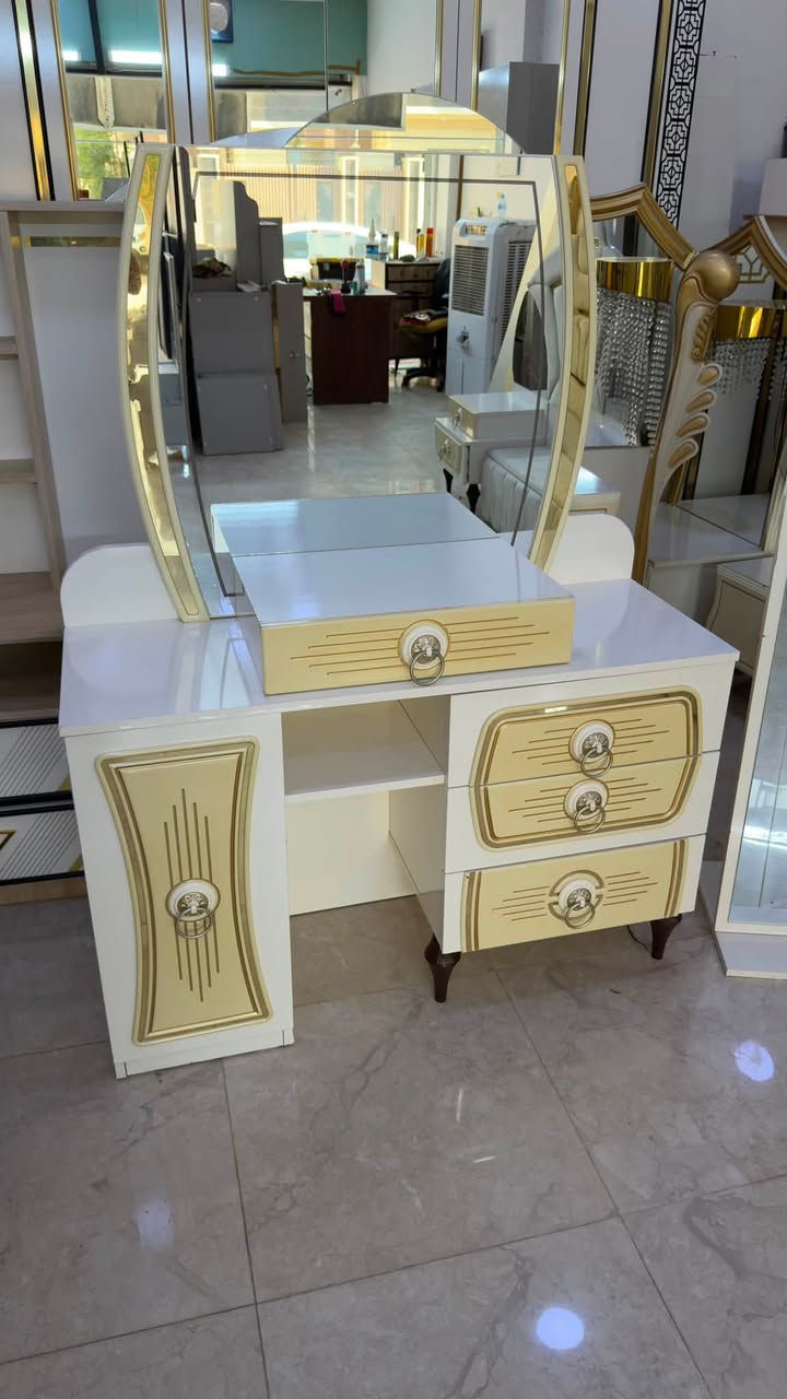 غرفه نوم ملكي 8 قطع نظافه اخو جديد لون ابيض مطخم كريمي السعر مع الشد والتقل 750 الف  ***********. // ***********
