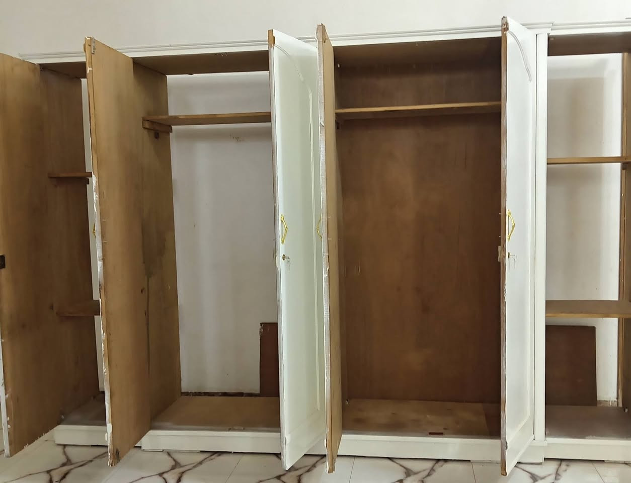 غرفه كامله 500
غرفه الثانيه عوزها زاويه 450الغرفه نجاره مو سوكي


**إذا كنت صاحب هذا الإعلان وتريد حذفه لأي سبب، رجاءا أرسل رسالة إلى الدعم الفني**