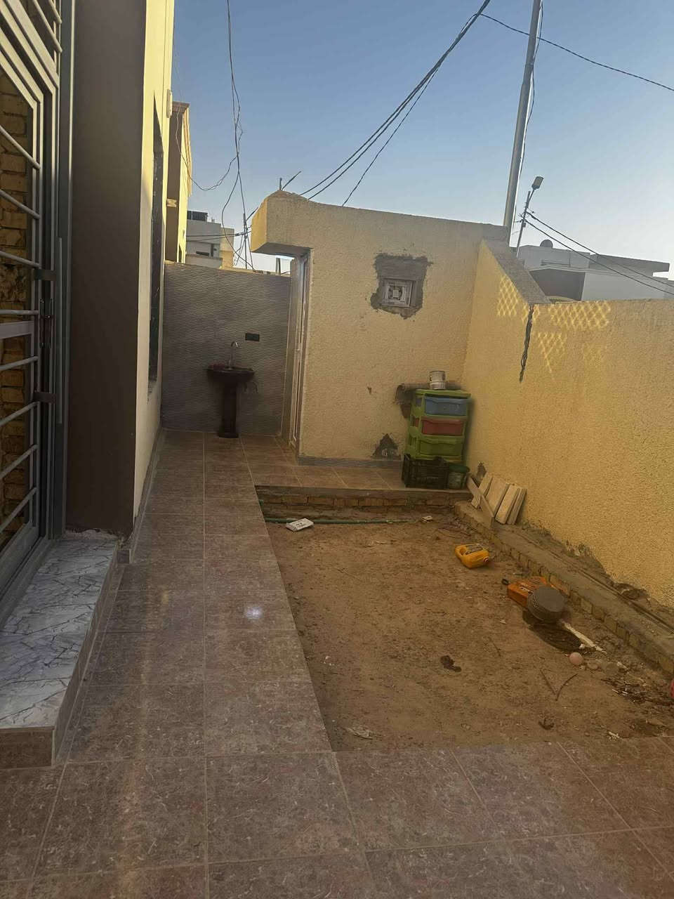 سلام عليكم بيت للبيع في مجمع الفردوس السكني 200متر طابق واحد 
***********

