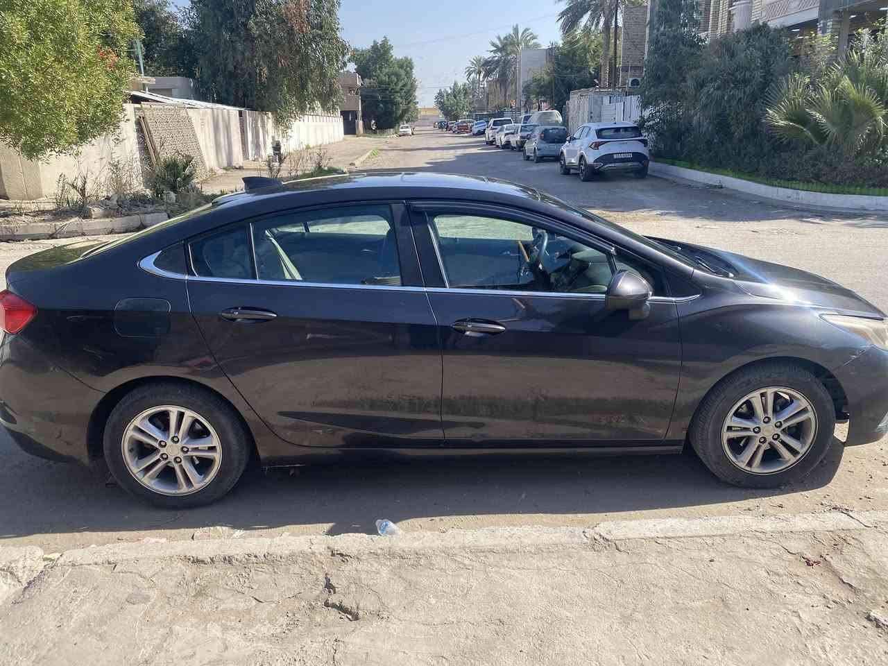 لسلام عليكم شوفرليت كروز 2017  للبيع سياره جاهزة من كلشي سياره كير ومكينة جدد شرط
سياره فول مواصفات 
فتحة
شاشه جبيره 
تحكمات 
بصمه 5 ابواب 
شاشه اعطال 
كشنات كهرباء 
تدفئة بلكشنات 
9 سماعات 
سياره حلوه وجاهزة مابيها نقص برغي 
صور الحادث مرفقة بلمنشور 
وهنا بلعراق صار عندي حادث الله يجيفكم الشر بصفحه السايق باب لسياق مبدل و جاملغ مصبوغ ولباب لخلفي ربع منه صبغ 
وبنيد صبغ فقط وصور لسونار لقديم هم مرفقة بالمنشور 
سعرها 103 وبي مجال 
*********** هذا رقمي اجاوب واتساب
