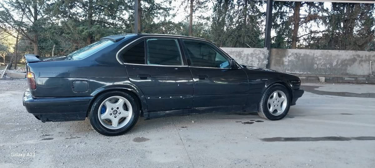 بەناوی خوا
  تکایە هەمووزانیارییەکانم نوسیوە بێ کەم وکوڕی
***********_***********
ئۆتۆمبێلی جۆری BMW520گێڕ عادی بۆفرۆشتن
مۆدیل1991 تەبریدوگێڕومەکینە بەشەرت
 ئاڕم پلاستیکی هەولێر ئەوەلیات بەشەرت
(شار سلێمانی) سعرى29وەرەقەومەجالێکی زۆرکەم
***********_*********** 
Follow me👇👇
https://www.instagram.com/sanoshoping?igsh=MWs2aHA3dGxxcXUxNg== السليمانية, العراق
