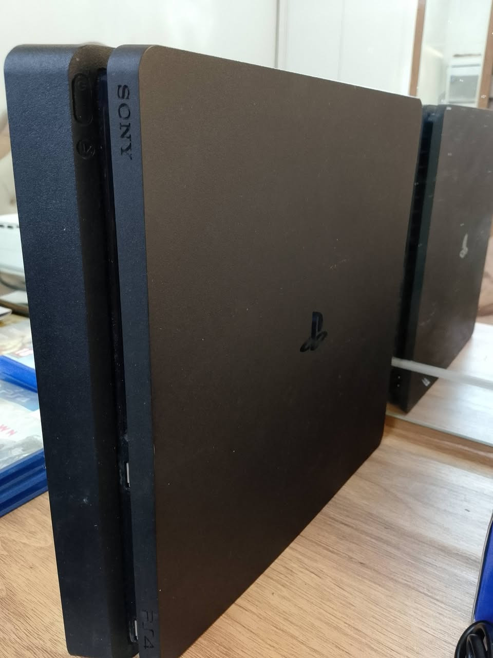 بلي فور للبيع نظيف جدا استخدام قليل وياه 7 لعبات  /عنواني بغداد/بغداد الجديدة  السعر (250) 
لتواصل ***********
