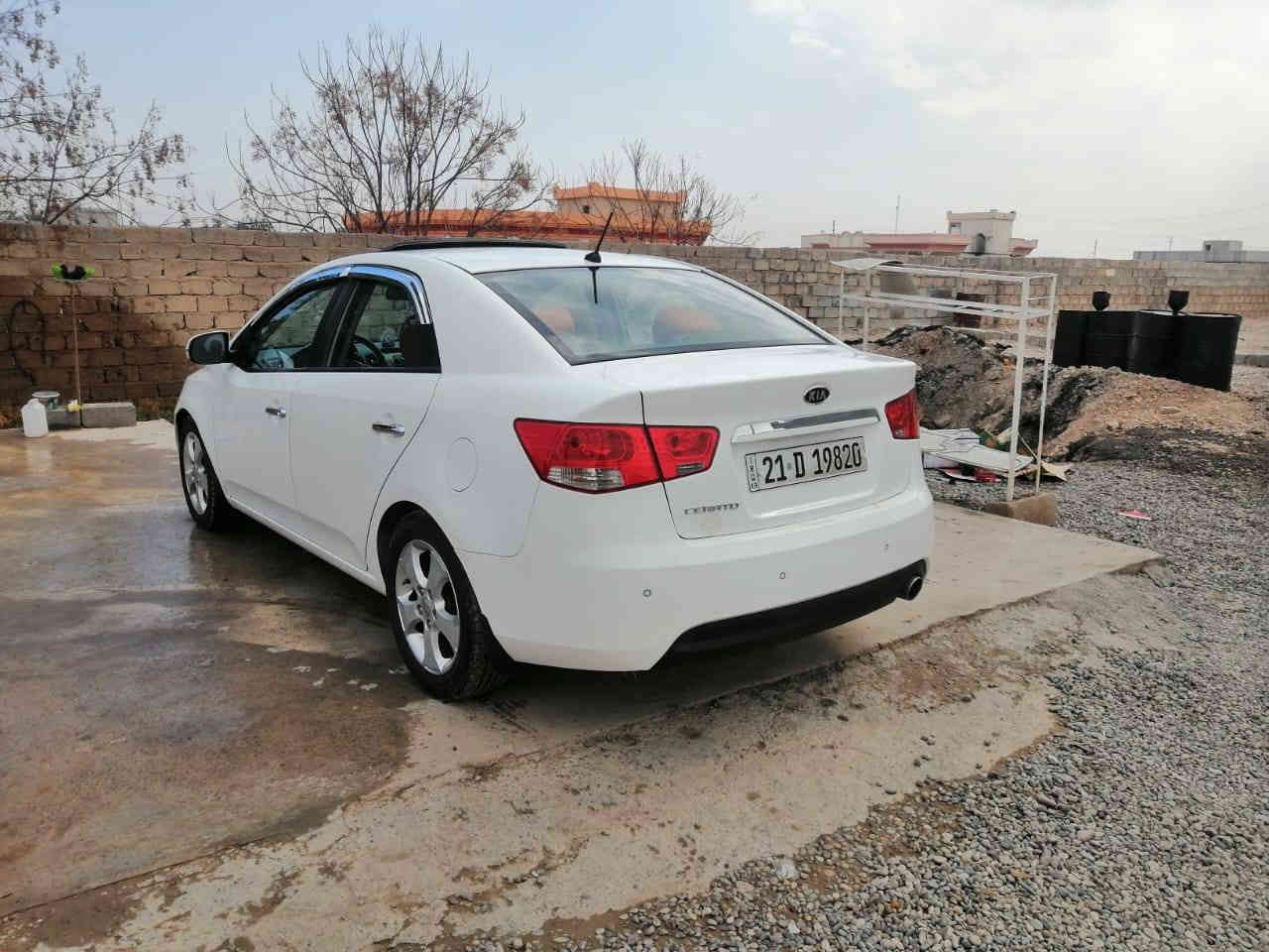 كيا سيراتو خليجي ٢٠١٢ للبيع مواصفات السياره سلايت محرك ١٦٠٠  دوش كير ٦ نمر السياره فول مواصفات فول تحكم ستيرن تبريد بيانو شفتات يدات نيكل مري شفط اشاير بالمري حساسات خلفيه داخل لونين  تخم تايرات امامي خلفي حداديه جديده ارقام سنويه كلها جديده بعض المواصفات الغير مذكوره   فقط عنوان السياره الشركاط السعر ١١٥ وبيه مجال بسيط جدا
للاستفسار ***********
