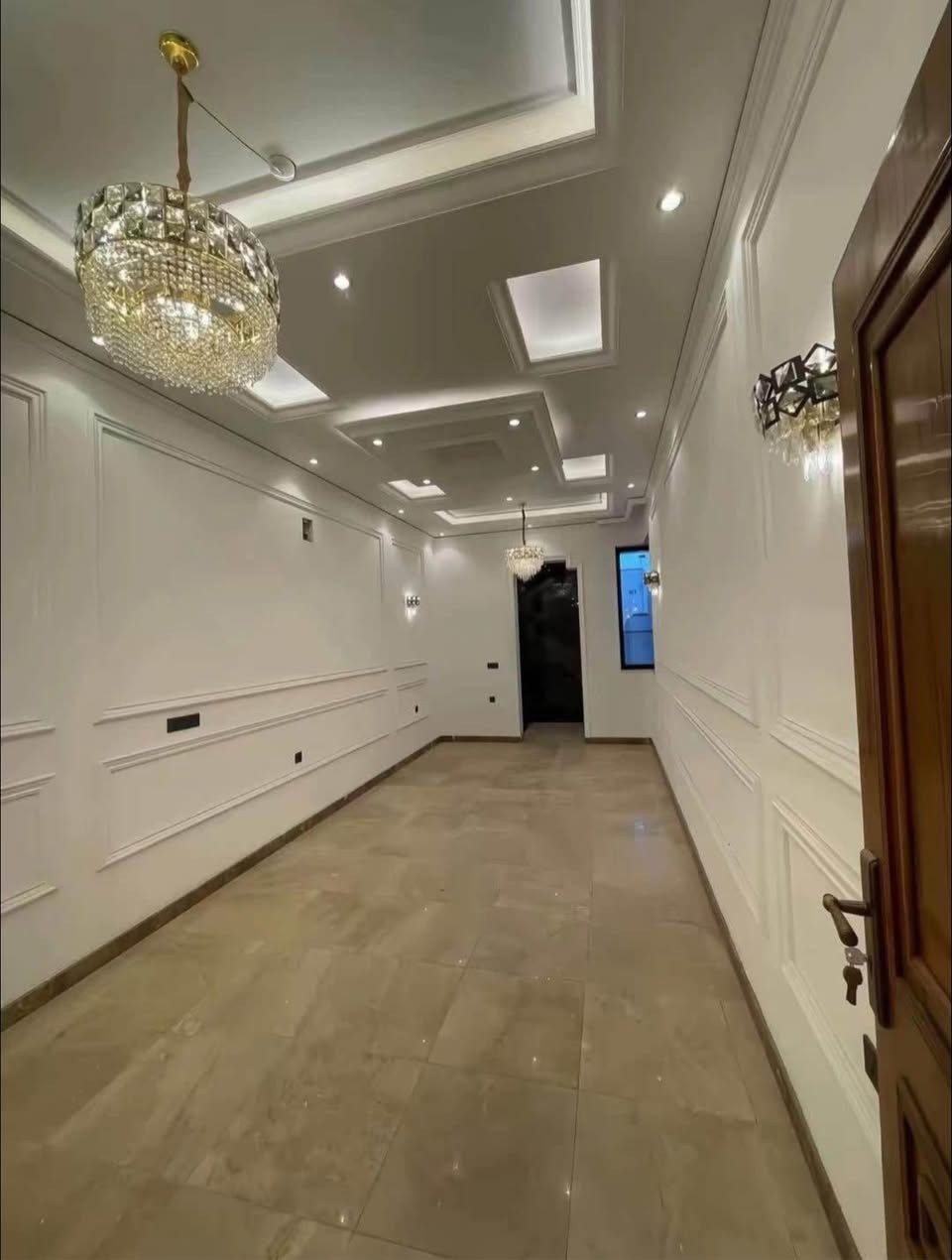 #دار_حديث_غير_مسكون_للبيع_للبيع 

🏠دار للبيع زيونه محله 710 موقع مميز جدا وسكني هادئ 

⚠️زيونه ___ محله 710 

✅مساحة____. 200م

✅واجهه ____  6.66م

✅نزال ______  30 م

تاريخ البناء  ——24

✅ يحتوي الطابق الارضي ع :- 1غرفه نوم ( سويت ) + استقبال + 

حولي + مطبخ حار بارد+ صحيات + حديقه صغيره + كراج

✅ يحتوي الطابق الاول ع :- 3 غرف نوم ( سويتات ) + بالكونه

#مكتب_حسين_الربيعي_للعقار

📍عنوان_مكتب_زيونه الشارع الخدمي بالقرب من كاندي كيك 

للاستفسار ***********
