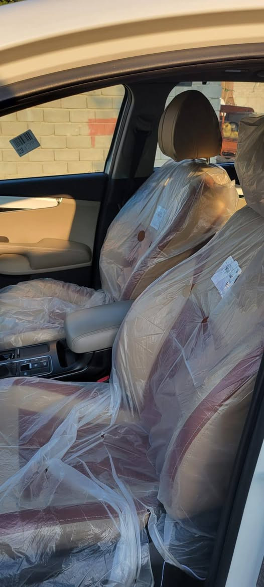 سورنتو موديل 2020 فول مواصفات بنوراما  ماشيه 107محرك 6 سلندر سبعه راكب بيها بارد مثل ما موضح بصورة بلون لاصفر سيارة بسمي رقم بغداد سعر 280 وبيها مجال 
العنوان / البصرة 
رقم هاتف/ ***********
