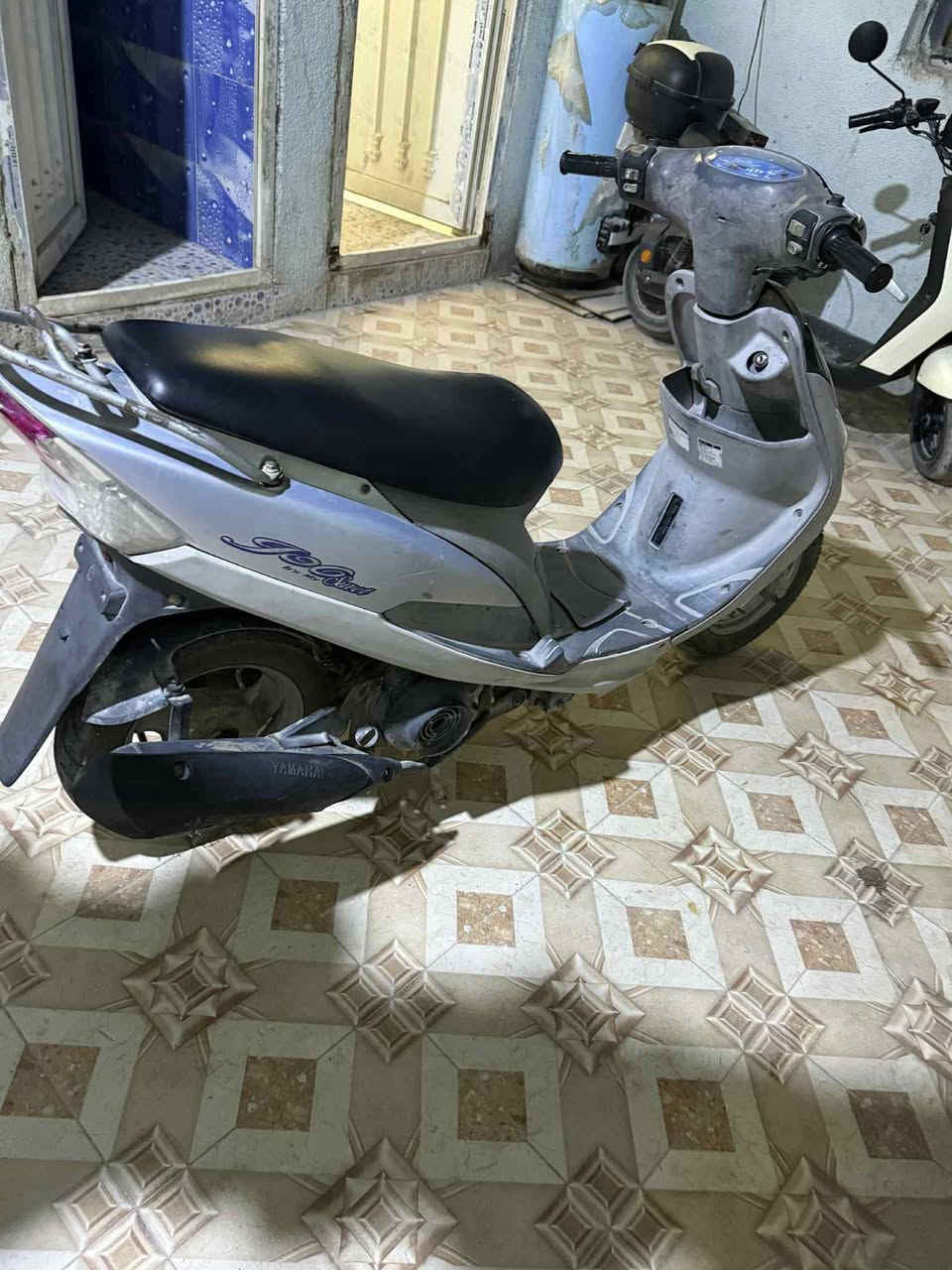 سلام عليكم دراجه كامله ما نقصه شي
توه طالعه ما مفتوحه سعر900 بيه مجال قليل مكان بصره  زبيز تصال على رقم  ***********
