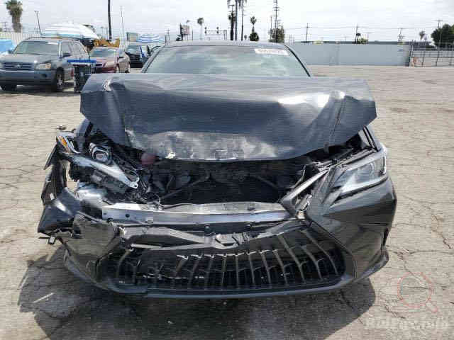 السلام عليكم
هايبرد Lexus Es 300H Base 2024 Night Edition
السياره يوم 12/1  تبطك بالامارات يعني بدايه الشهر الجاي
السياره ابيعها ع وضعها  مطروحه بالامارات 
السعر 210 
السياره هايبرد للعلم والتذكير
***********
