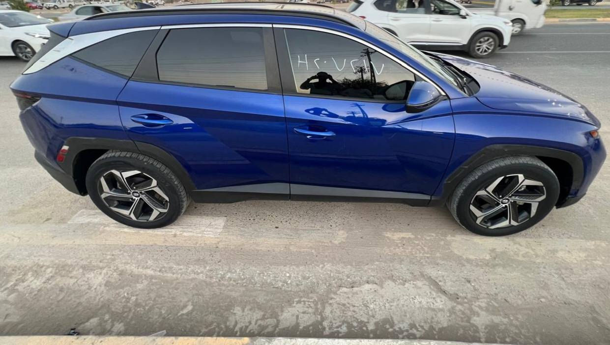 السلام عليكم :هيونداي توكسان2023 رقم بغداد تسجيل جديد
سعة المحرك : 2.5
الوارد :  امريكا 
:اللون : ازرق غير محدد
الكشنات  : ابيض جلد
قراءة العداد : 47  الف ميل 
-بصمه تشغيل
-بصمه ابواب
-تشغيل عن بعد
-رادار امامي رادار جوانب أشاير بالمري قياده اليه- نظام مساعدة عدم الانحراف                                     - نظام النقطة العمياء ( حساس مرايا جانبيه)- هاند بريك بصمة 
-اوتو هولد
 - كاميرة خلفية بدقة عالية 
- نوع المقاعد: كهربائي  - تدفئة - المصابيح:  زينون - إضاءة ليد- ليزر 
مكان السياره :  الصويره 
للاستفسار(***********) 
السعر 190 $ .
