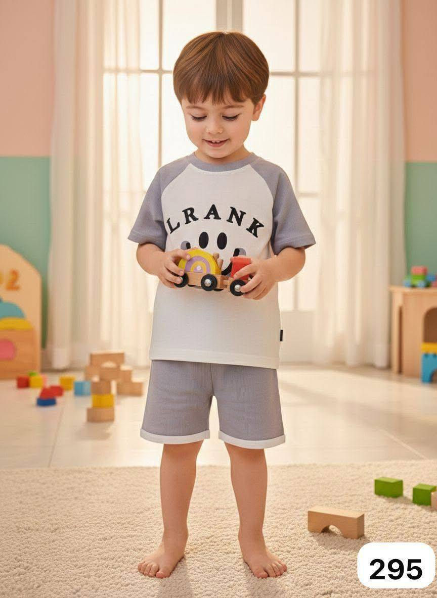 تراك ولادي 
خامية زبده 
يلبس من 1 الى 5سنة 

سعر القطعة 4الف

سعر الدرزن 35الف

نفس اصور طبق الاصل


**إذا كنت صاحب هذا الإعلان وتريد حذفه لأي سبب، رجاءا أرسل رسالة إلى الدعم الفني**