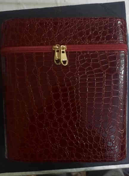 السلام عليكم حبايب جنطه مكياج بهاذا شكل جديده مال امزون - متوفر خدمه توصيل جميع محافظات العراق - ***********
