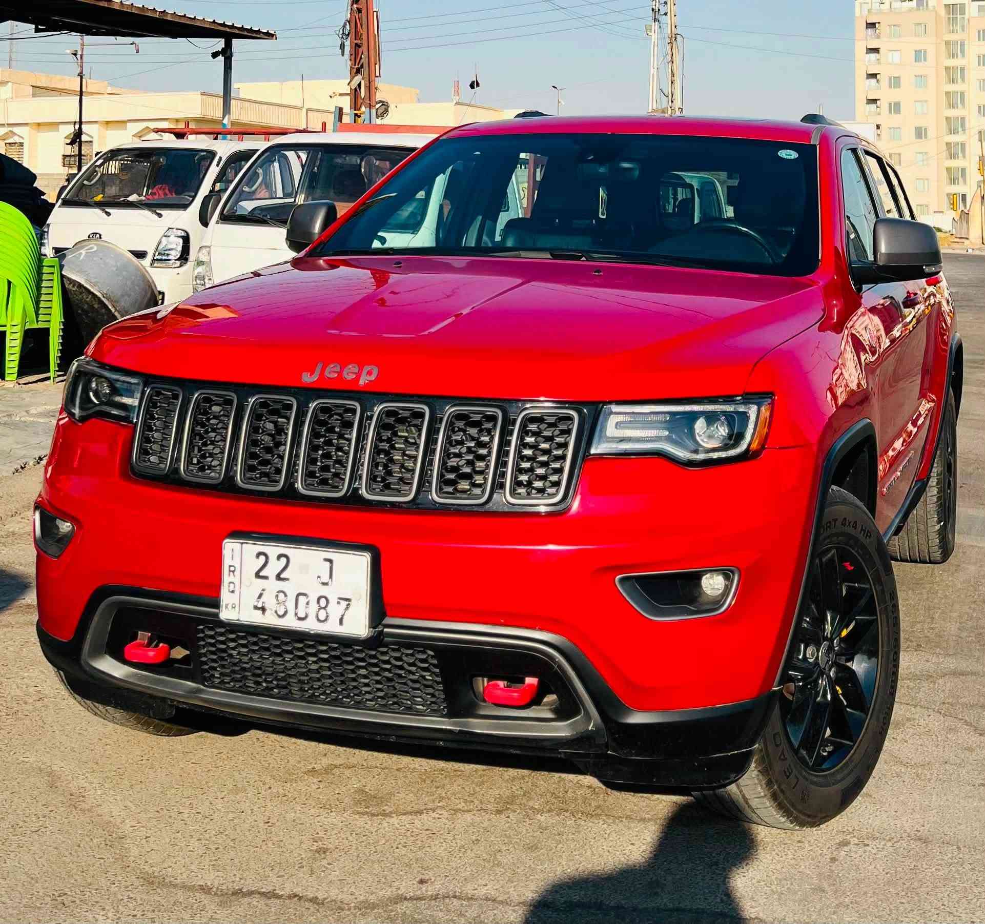 النوع: جيب جراند شيروكي (Trailhawk)
وارد امريكي 
• الموديل: 2017
• اللون الخارجي: أحمر طماطي (مميز جداً)
• المحرك: 6 سلندر - سعة 3.6 لتر
3+ Practical Motoring pm سرعات 8 ناقل الحركة: أوتوماتيك •
أبرز المواصفات:
• إصدار (تريل هوك) الأصلي المخصص للطرق الوعرة•
• نظام الدفع الرباعي (Quadra-Drive Il) مع نظام التعليق الهوائي
(Quadra-Lift)
• مقاعد رياضية جلد  (تطريز باللون الأحمر الخاص
بفئة التريل هوك والويل مختوم بلون السياره والعلامات ايضاً بلون السياره والمري الجانبيه وعلامات الجيب بلون مختلف مميز)
• شاشة لمس قياس 8.4 إنش تدعم نظام (Uconnect)
• وضعيات قيادة مختلفة تناسب جميع التضاريس
• ⁠بيها هواي مواصفات
• ⁠بصمه
• ⁠وبنوراما 
• ⁠جكات 
• ⁠جنطه كهرباء
• ⁠تحكم ستيرن كهرباء
• ⁠كشنات كهرباء
• ⁠السياره ميكانيكها كله جديد 
• ⁠السياره كلين بيها فقط بارد موضح بل صور
• ⁠الاتصال ***********
• ⁠ماشيه 150 الف
• ⁠رقم أربيل باسمي السياره
• ⁠المكان بغداد حي العامل
