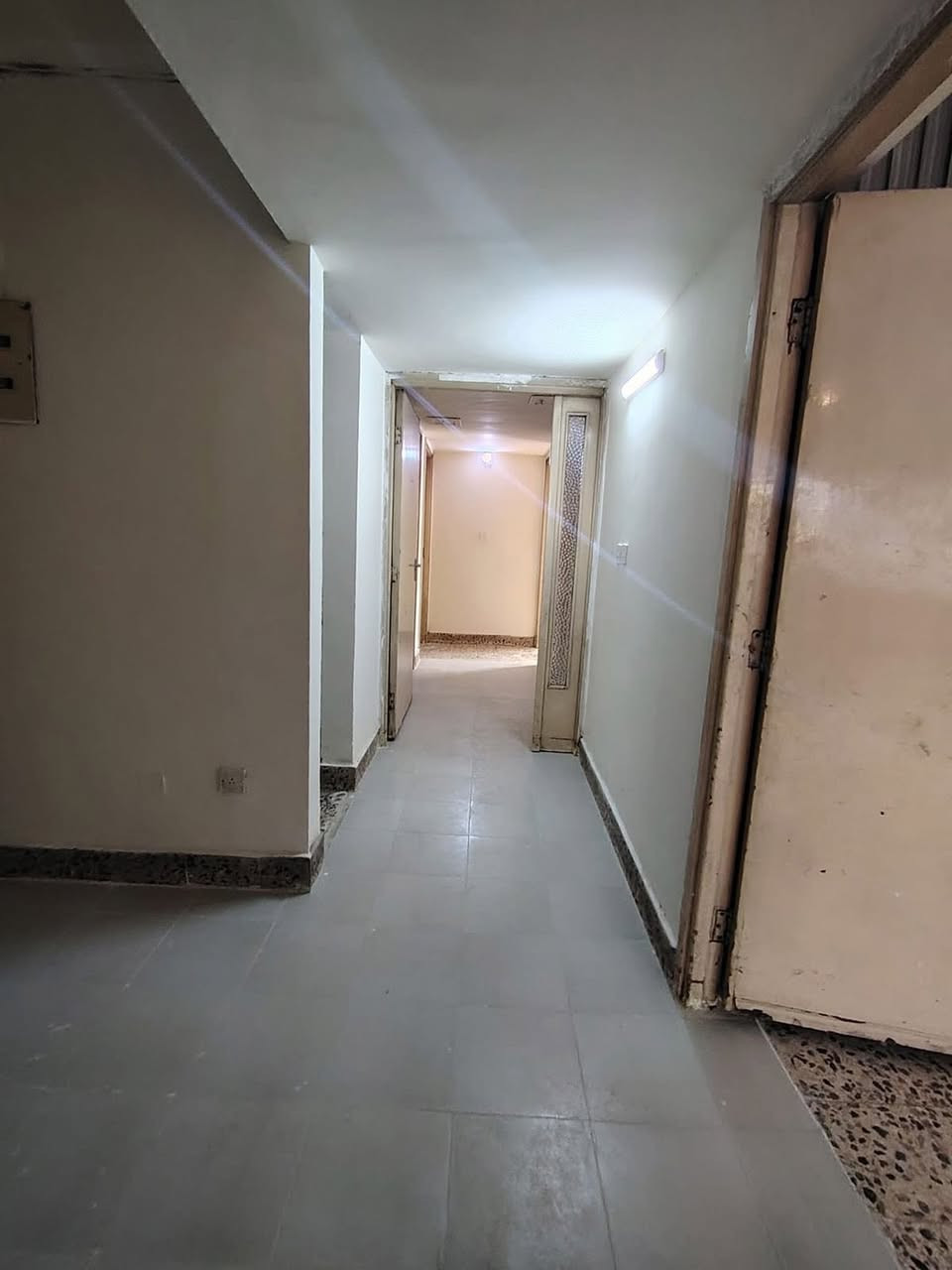 السلام عليكم شقة  للبيع
العمارات الكويتية حي الاعلام

طابق الثاني الي فوق الارضي

3 غرف نوم / 2 خدمات / صاله ومطبخ / 2 مخزن

الشقة نظيفة  طابو صرف على طابو البياع

مكتب الكرادي

***********
