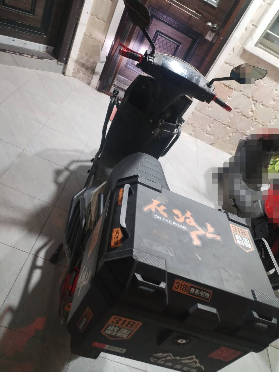 سلام عليكم دراجه شحن لببيع دراجه سكنس جبلي لون بيجي مستعمله فقط 4 أشهر دراجه امانه الله خوش دراجه والله عظيم 6 بطاريات دبل الكبار تمشيك باشحنه وحده 60 كيلو سرعته 100 سرعته الحقيقة 85 وبيه ضويات زنون احمر واصفر وابيض ورماش وبيه صندوك و انضمت تشعيل مفتاح 2و بصمه 1و كارت 1 NfC للرقم والتواصل *********** وبرياكات دسك امامي خلفي
