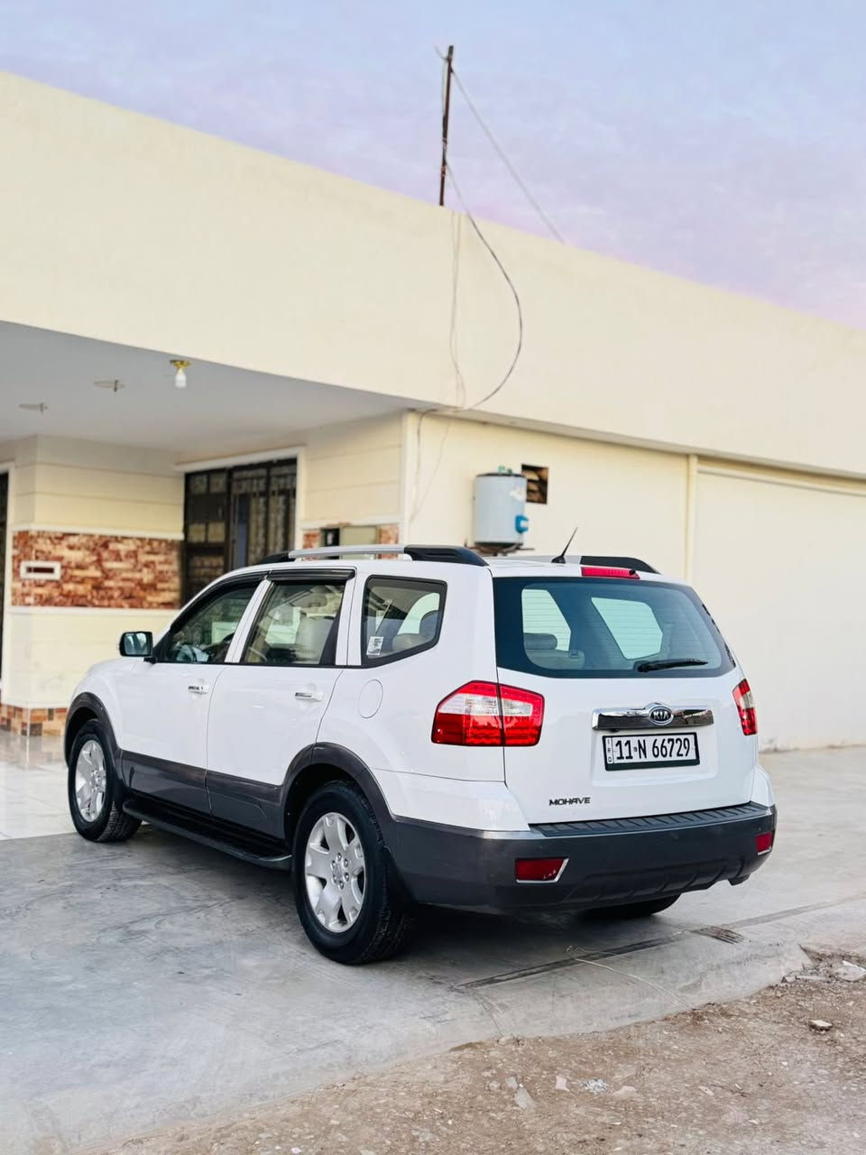 سلام عليكم 
كيا موهافي للبيع رقم بغداد بسمي 
2011 خليجي مكينه 6 سلندر 
مواصفات 
بصمه تشغيل
بصمه ابواب 
كشنات جلد وكهرباء
صندوك شفط 
سلايت طكتين
فور ويل 
خزن ميموري 

السياره بيها بنيد صبغ وباب الصدر فقط
السياره نضيفه بدون نقص كلشي 
السعر 145 وبيها مجال للشراي 

العنوان واسط صويرة

للتصال ***********
