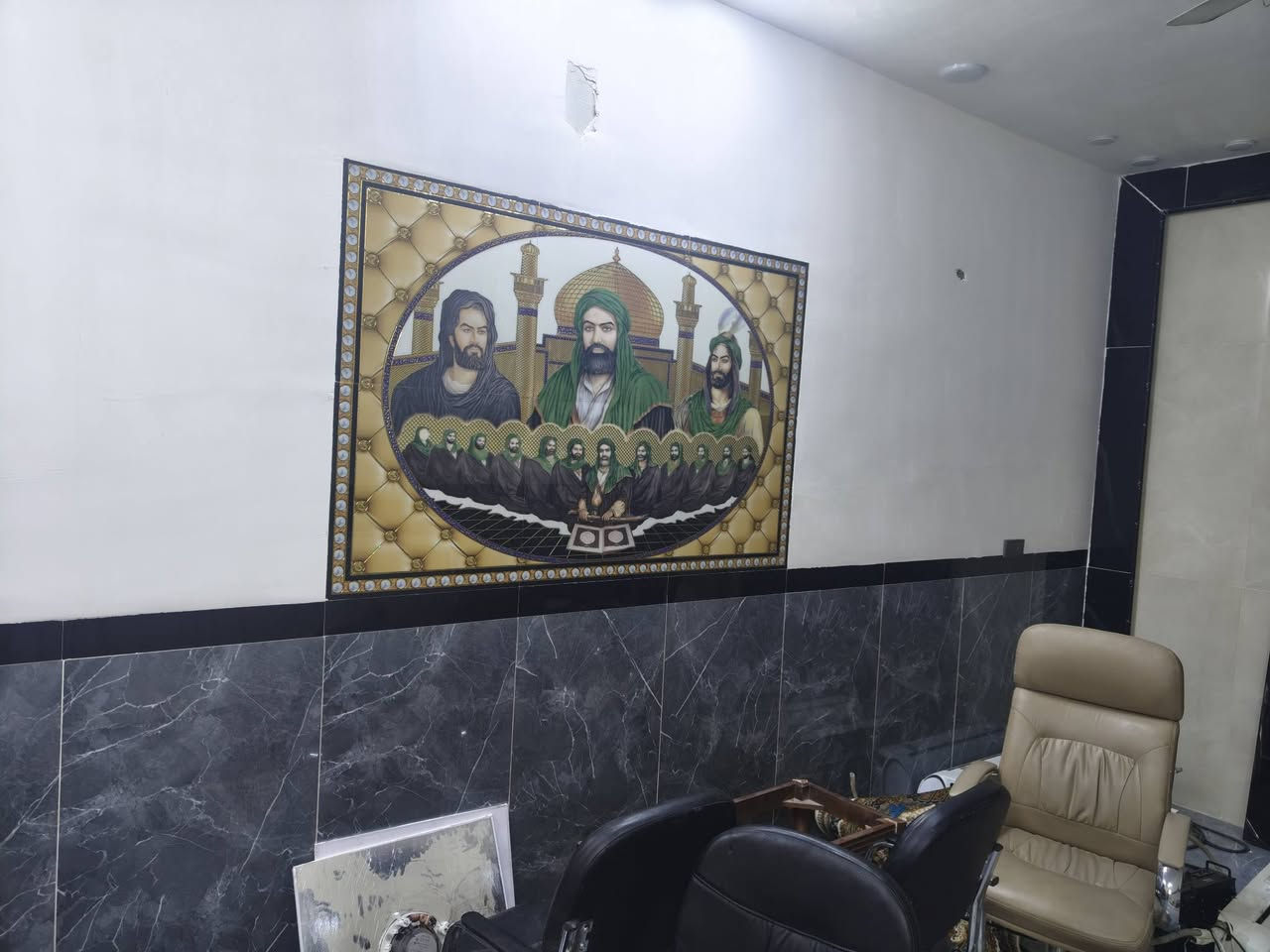 سلام عليكم بيت المساحة 200متر يتكون من ستقبال +2غرف نوم +مطبخ وصالة وصحيات البناء حديث بناء درجة أولى العنوان الرستمية الزراعي مال أبو مهدي محلة ٧٠٥ كافة الخدمات عرض الشارع ١٢متر للستفسار أتصل (*********** ) *********** )مكلف بل نشر
