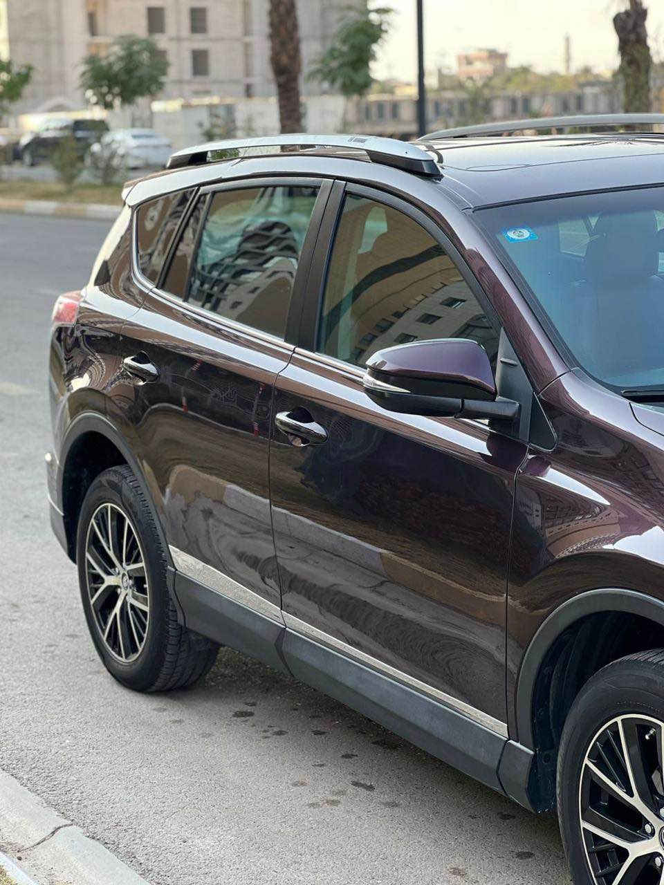 السلام عليكم 
راف فور 2018 للبيع 
محرك 2.5
السياره فول مواصفات 
XLE
صور الحادث بل منشور 
ايرباك الستيرن 
ماشيه 70 الف كيلو 
السياره خير من الله كلشي مناقصهه 
اللاستفسار ***********
السعر 182 وبيهه مجال 
مكانهه بغداد العامريه Colombo, Sri Lanka
