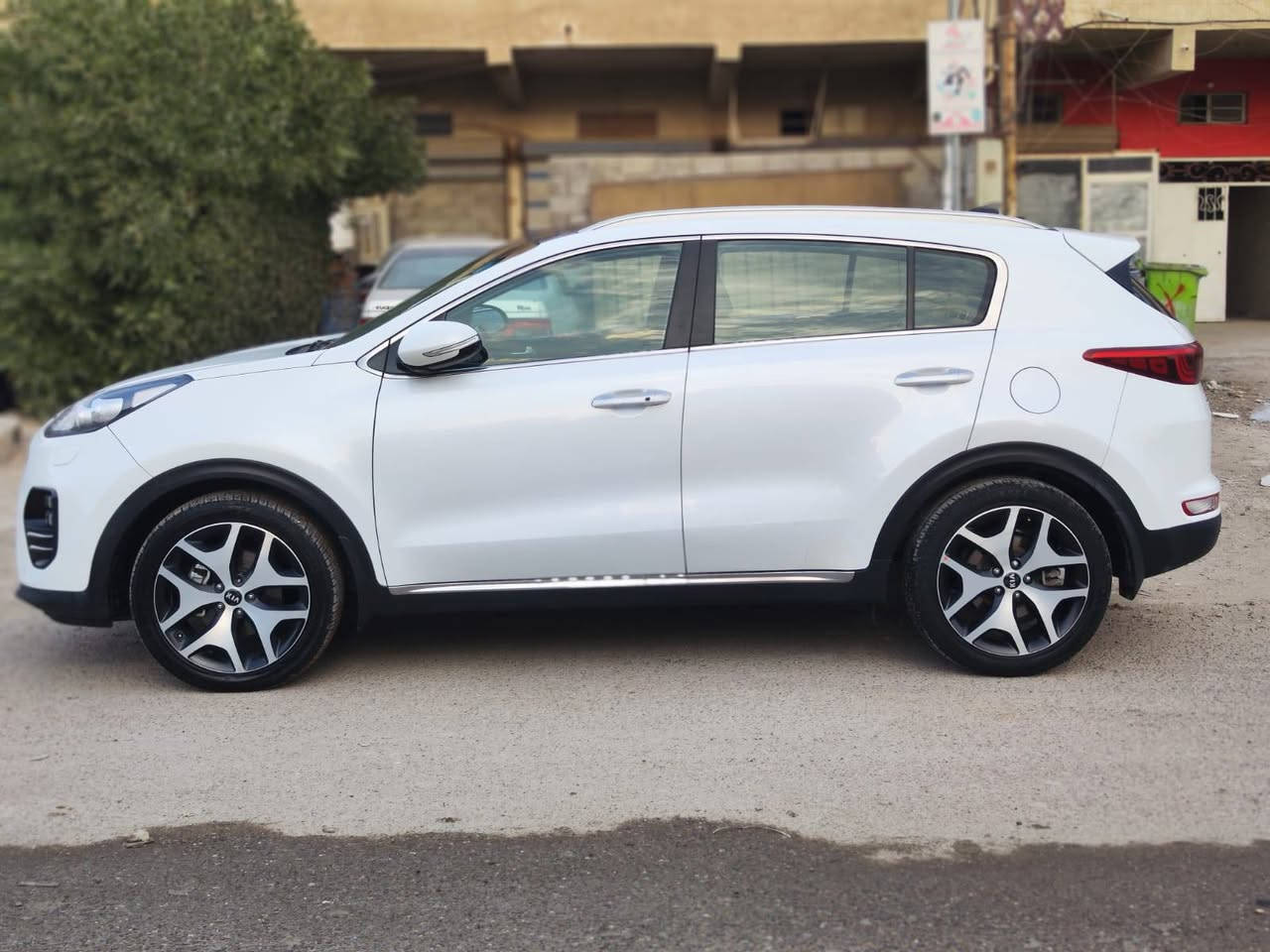 Gt line 18
خليجي مكفوله عام ما عدا بارد قليل باب السائق 

ماشيه ١٠٠ الف 

السياره جديده وجاهزه تخم تاير جديد 
السعر ٢٠٥ 
مكان السياره الدورة

***********
