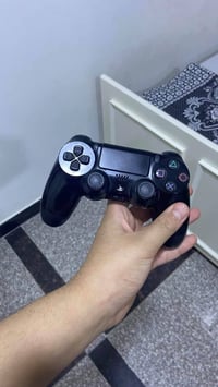 بلي 4 للبيع جويستك جديدات السعر 200 رقم 07715106566