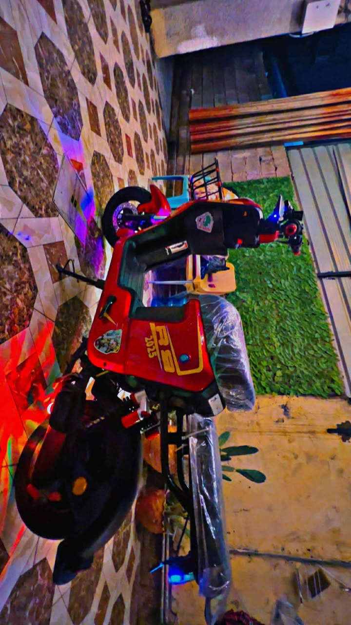 سلام عليكم دراجة R9 2025 شاشة دجتل اي عطل بل دراجة يطلع بل شاشة نضام 4سرع السرعة بل شاشة 99 السرعة الفعلية 75 نضام دبل اشارة لايت عالي ناصي رماش نضام Rالرجوع الى الخلف نضام الكارت مجرد تخلي عل شاشة  دراجة تشتغل الدراجة دبل خلفي غاز بريكات هايدروليك دسك امامي خلفي شاحنة اصلية قفل ستيرن وياهة سويجات ثنين وكارتات ثنين 
الدراجة 6بطاريات الدراجة جديدة
السعر 450،الف وبيها مجال العنوان ديالى بعقوبة الاستفسار الاتصال عل الرقم***********
