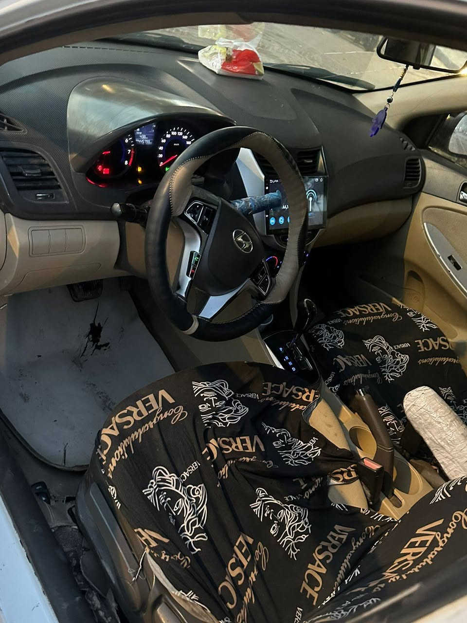 من رخصه الادمن المحترم
اكسنت ١٠١١ خليجي مكفول من الضربه 
بيهه طخه بصيطه ب جاملع خلفي 
مكينه ١٦٠٠ دوش 
رقم الانبار بسمي مصفره هيئه وغرامه 
ورقم دولي وهزه جديده شرط التحويل 
المكان بغداد الغزليه 
السعر 76 وبيهاا مجال بسيط.
رقم *********** واتساب
